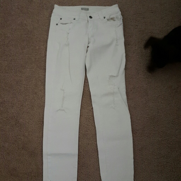 White destroyed skinny jeans