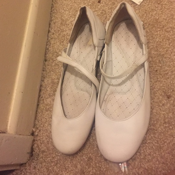 Lacoste tennis flats