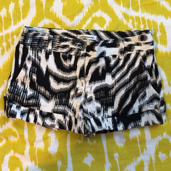 Express Design Studio black/white shorts, size 4