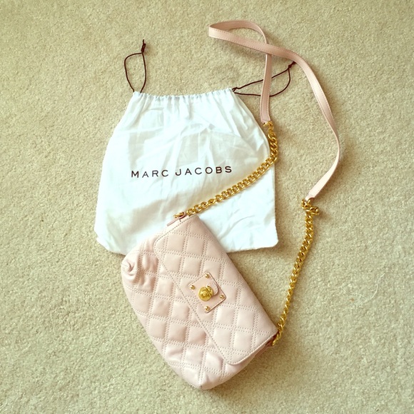 Marc Jacobs Handbags - Like new Marc Jacobs cross body