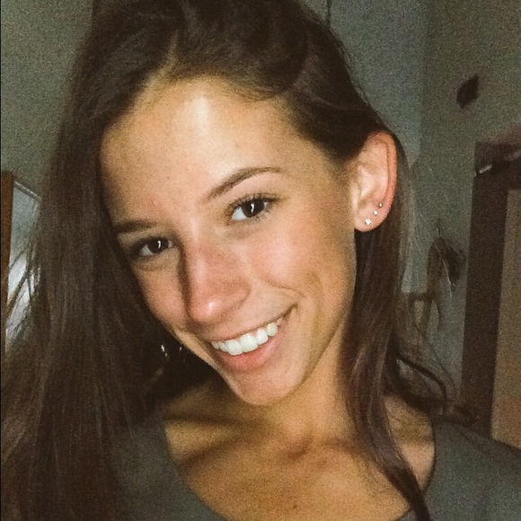 Meet your Posher, Emily - Picture 3 of 3