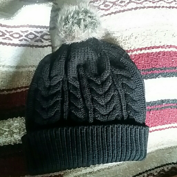 Black knitted beanie with fur ball on top