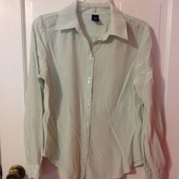 Never worn light pistachio top