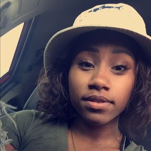 Meet your Posher, Neysa