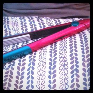 Bed head hair crimper