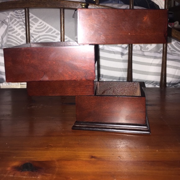 Sliding square jewelry box