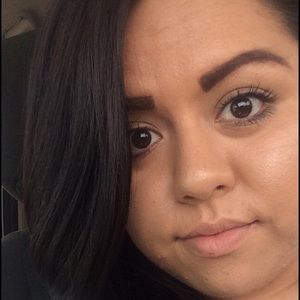 Meet your Posher, Isaura