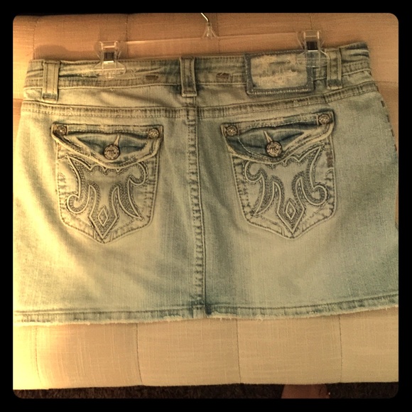 Cute little denim skirt!