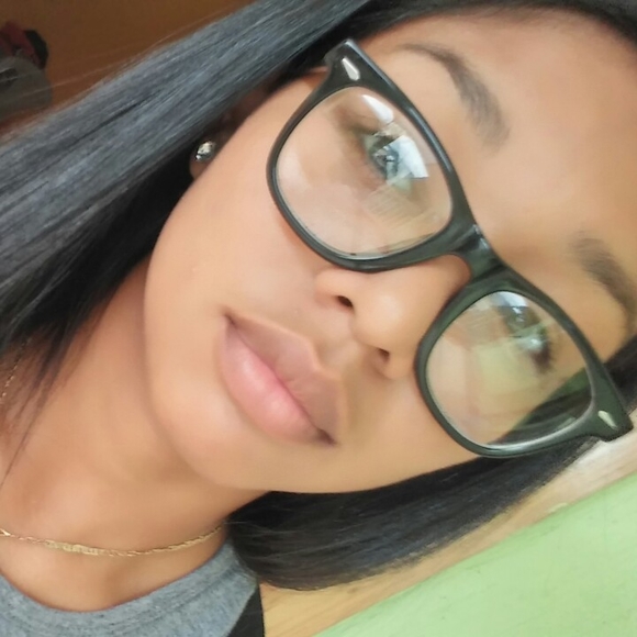 Meet your Posher, Alma - Picture 1 of 1