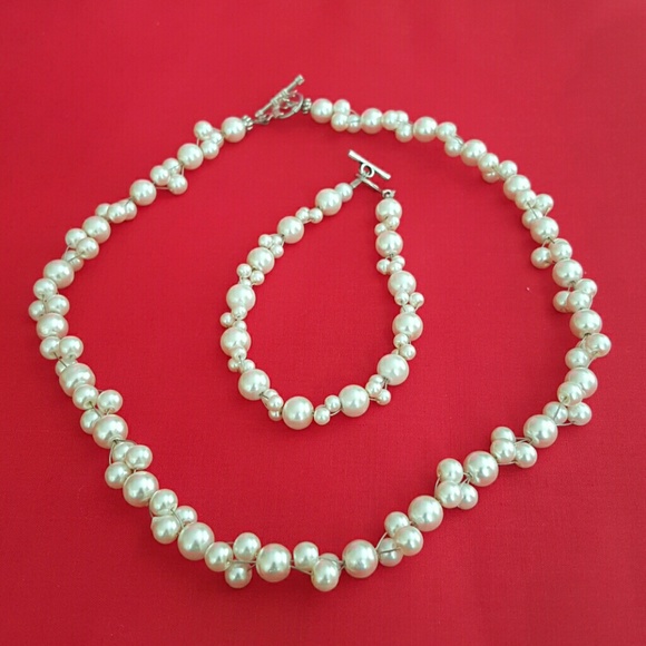 New...Handmade set of  white pearls - Picture 2 of 2
