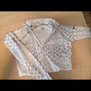 Nike Pro printed gray pullover, medium
