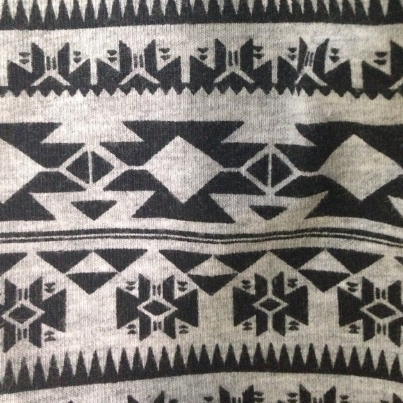 Aztec pattern crop top - Picture 2 of 3