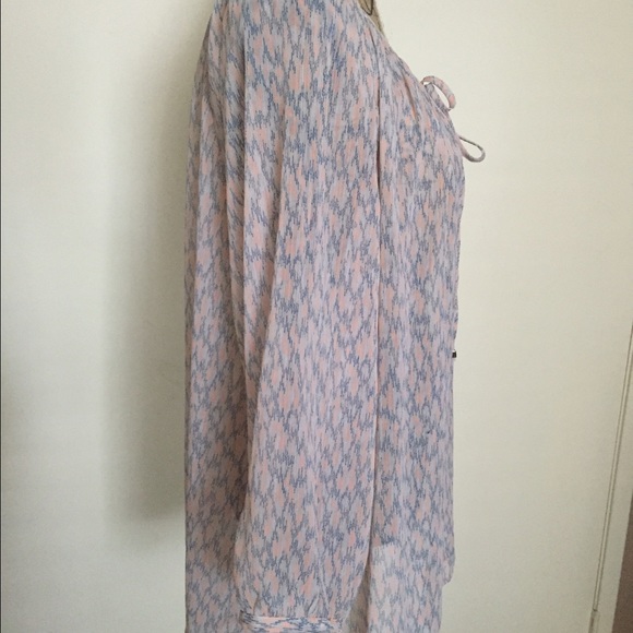 ❗️SOLD❗️A.n.a Blouse - Picture 3 of 3