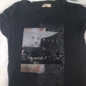 Hollister tee