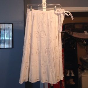 Flouncy white skirt with eyelet details
