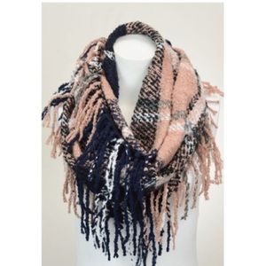 ADORABLE PLAID SCARF WITH TASSELS, Fall, winter💕