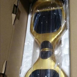 **Read Carefullly**Brand new hoverboard (Gold)