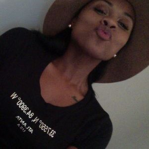 Meet your Posher, Khambrea