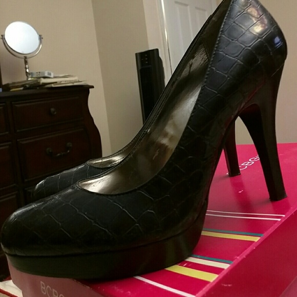Bcbg Black high heel pumps gator - Picture 2 of 2