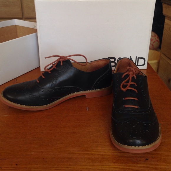 Shoes - Picture 2 of 3