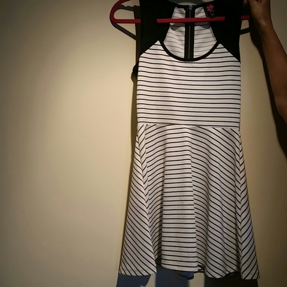 Dress - Picture 4 of 4