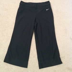 Nike fit Dry black cropped yoga pants small S