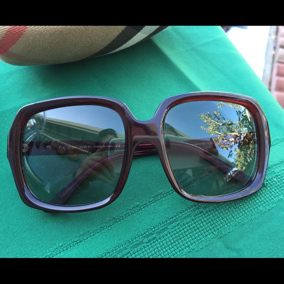 Authentic Burberry Oversized sunglasses