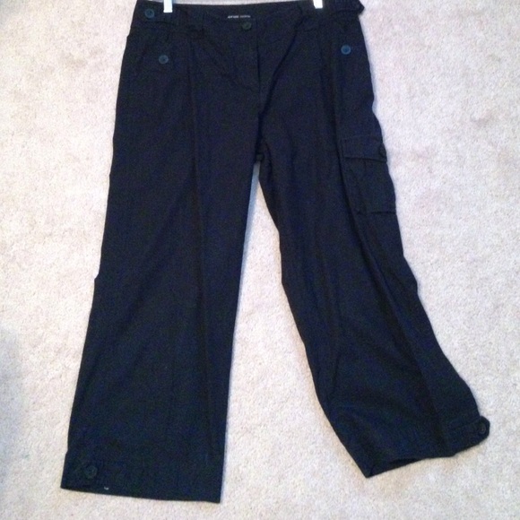 Black cargo cropped pants