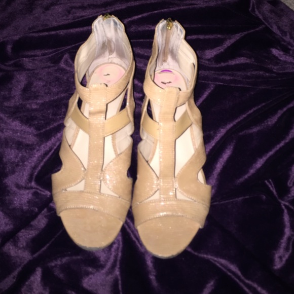 Nine West beige wedges