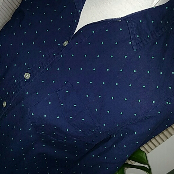 Button down shirt - Picture 2 of 3