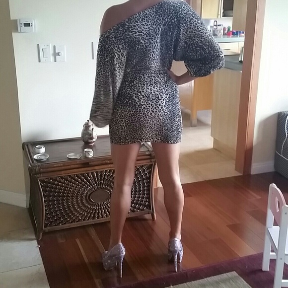 Dress - Picture 2 of 3