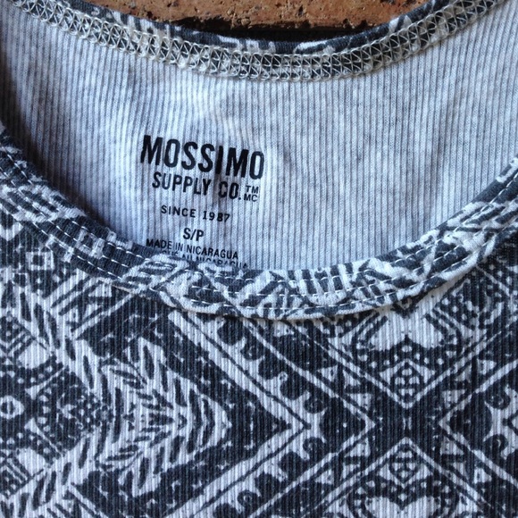 ✖️SOLD✖️ 🔀 Patterned Mossimo Tank - Picture 2 of 2