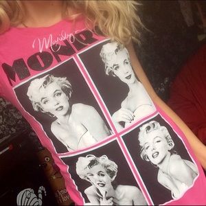 Hot Pink Marilyn Monroe T-shirt SMALL!