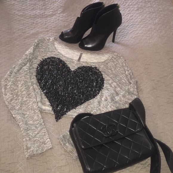 Tops - Crop long sleeved Sequin heart top