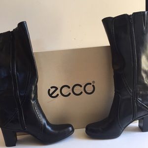 🍁ECCO catch tall black zip-up boots