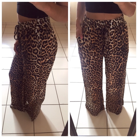 ❌BUNDLED❌ Leopard Palazzo Pants - Picture 2 of 3
