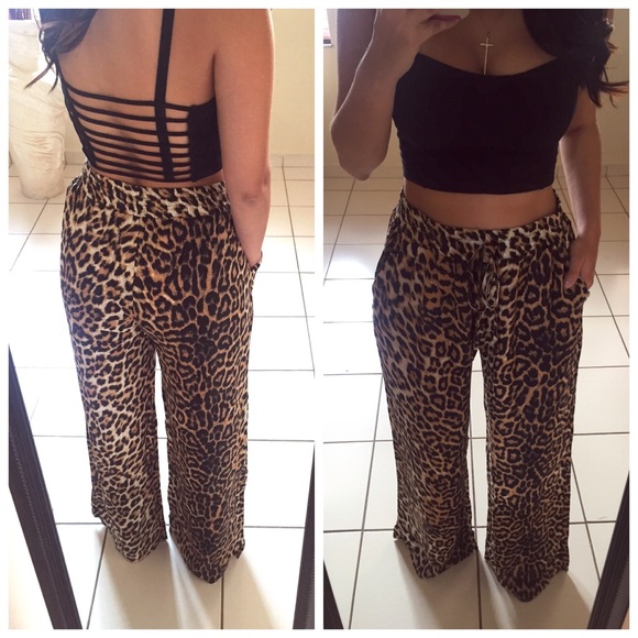 ❌BUNDLED❌ Leopard Palazzo Pants - Picture 3 of 3