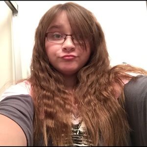 Meet your Posher, Ayl