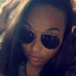 Meet your Posher, Sade