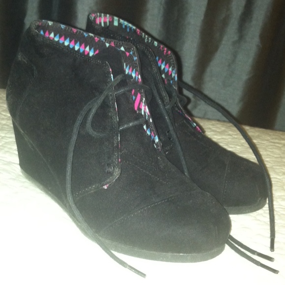 Perfect black suede ankle booties. Great w/dresses