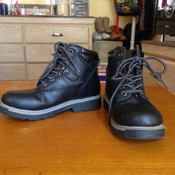 Black Timberlans - Picture 1 of 4