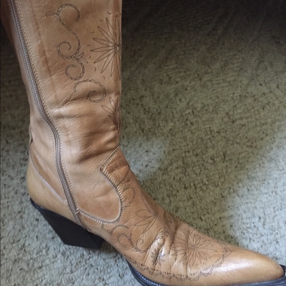 Boots-leather. Italian made