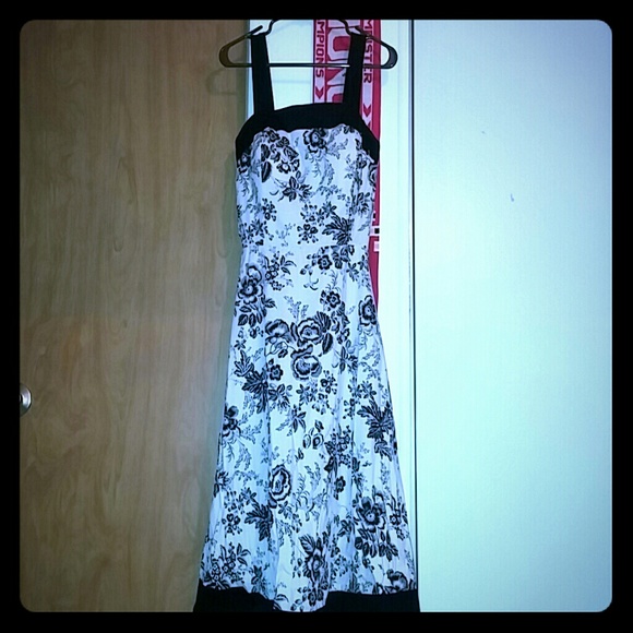Kim Rogers Signature. Dress - Picture 1 of 4