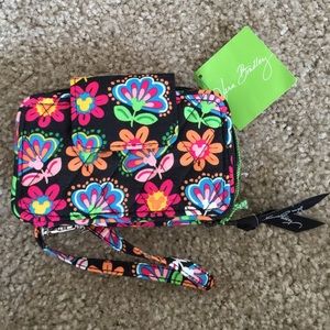 ✨LIMITED EDITION DISNEY VERA BRADLEY WALLET✨