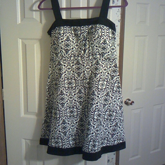 Dress - Picture 1 of 3