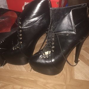 Black hooker boots