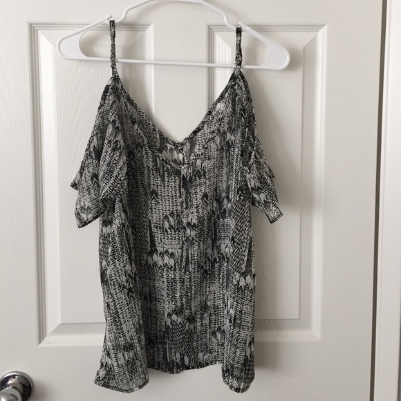 Open shoulder top - Picture 2 of 2