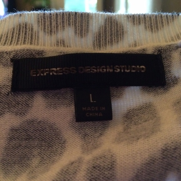 Fun light sweater - Picture 3 of 3