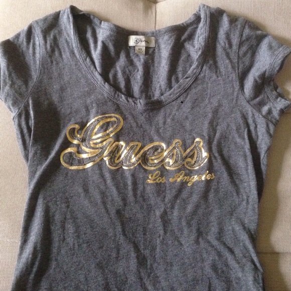 Barely worn Guess tshirt