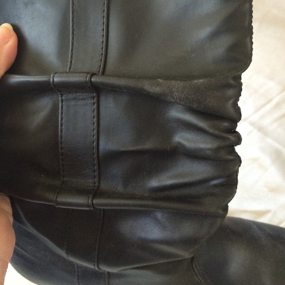 Black boots - Picture 2 of 4